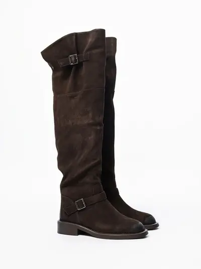 Ботфорты темно-коричневого цвета на низком каблуке